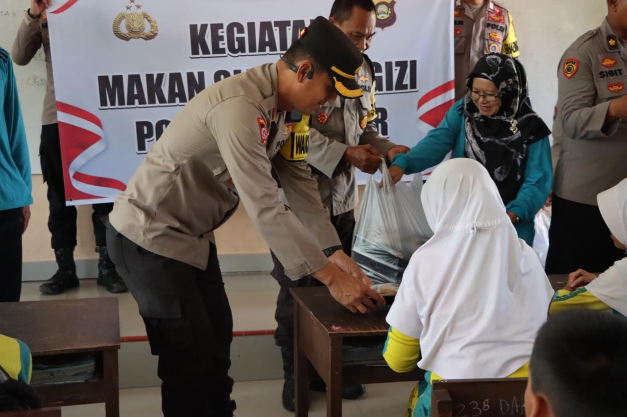 Giliran SDN 16 Indralaya Utara, Sasaran Makan Siang Gratis dari Polres Ogan Ilir 