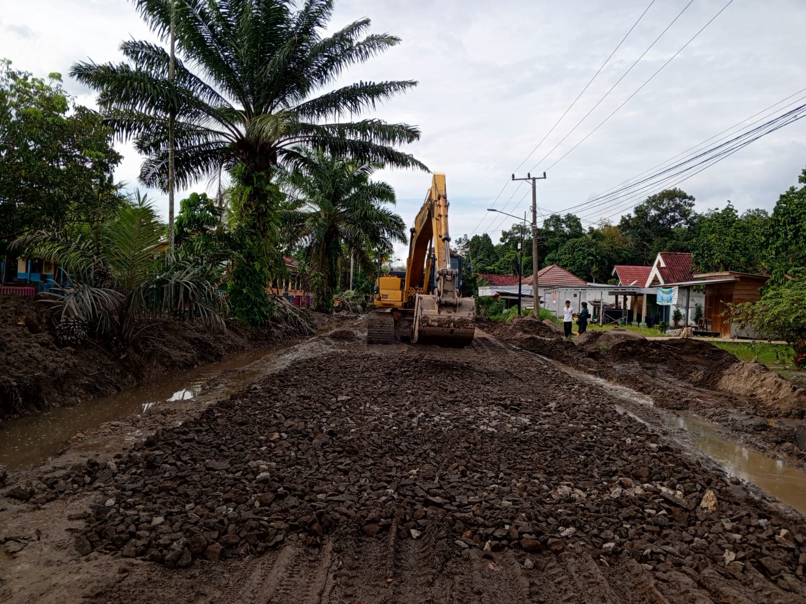 Akhirnya, Pemkab Muba-Pemprov Sumsel Perbaiki Jalan Provinsi Sekayu-PALI