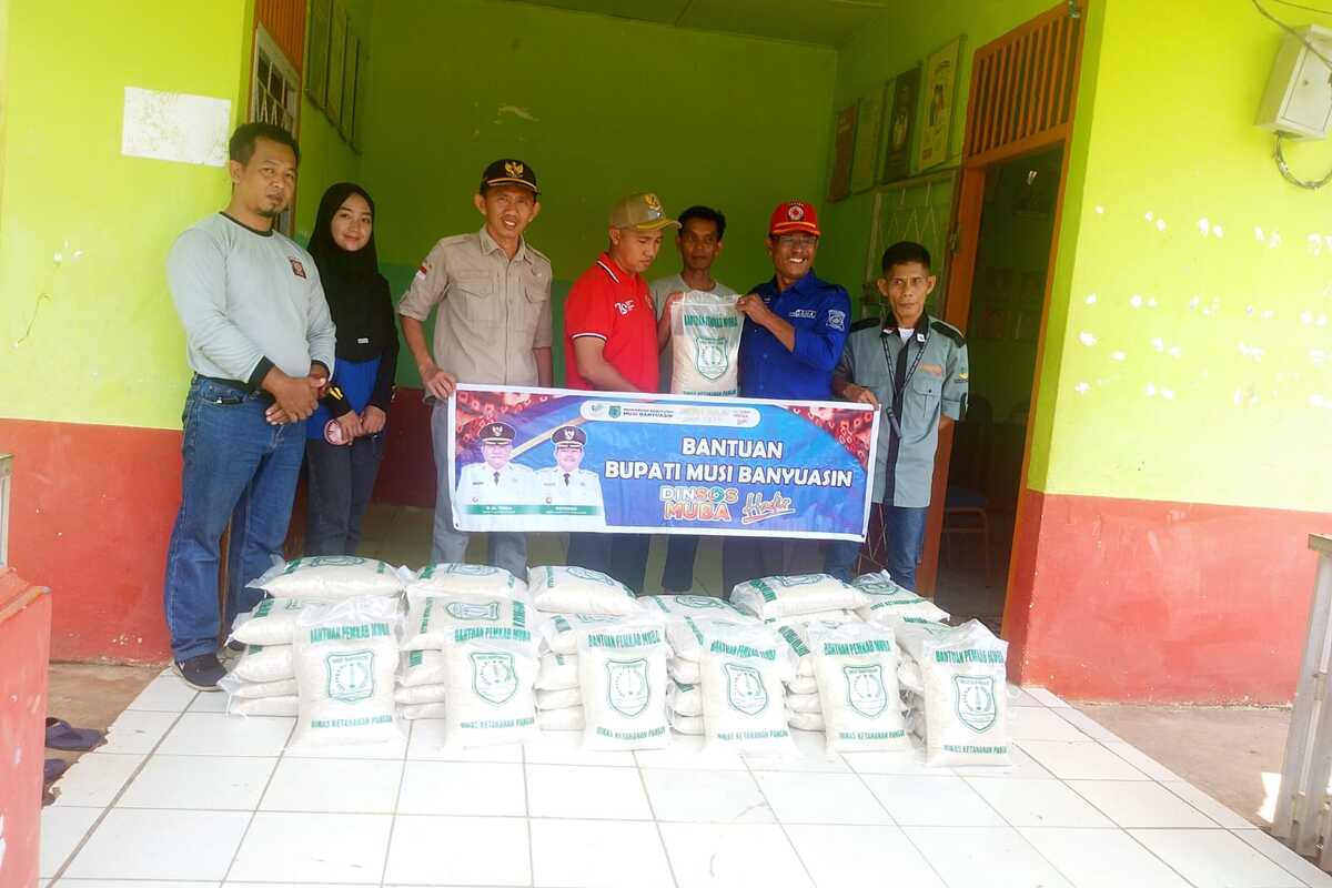 Dinsos Muba Salurkan Bantuan Terhadap Korban Angin Puting Beliung di Jirak Jaya