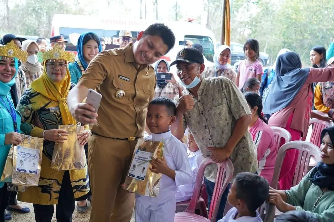 Bupati dan Ketua PKK Ogan Ilir Monitoring Khitanan Massal