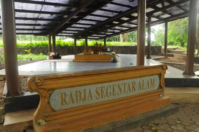 Legenda Bukit Siguntang, Makam Raja Raja Awal Sriwijaya