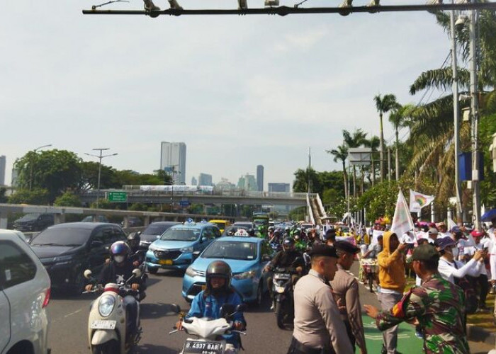 DPR Akan Sahkan RUU Kesehatan, Massa Gelar Aksi di Senayan