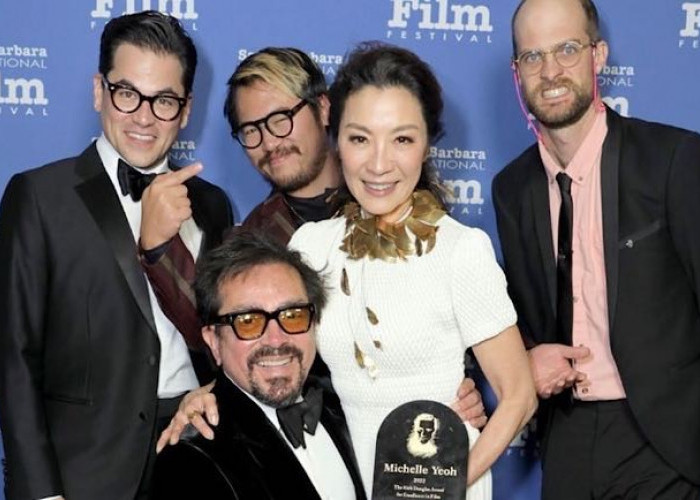 Catat Sejarah di Usia 60 Tahun, Michelle Yeoh Perempuan Asia Pertama Raih Piala Oscar Kategori Aktris Terbaik 