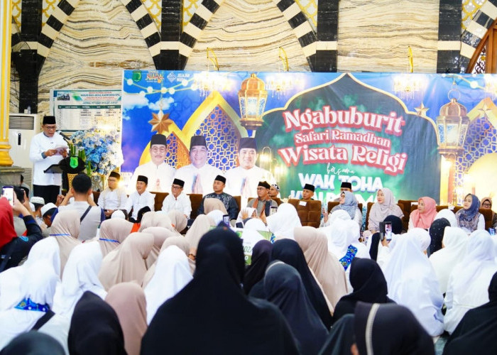 Safari Ramadan di Masjid Kursi Patah, Bupati Muba Serahkan Insentif Imam Masjid