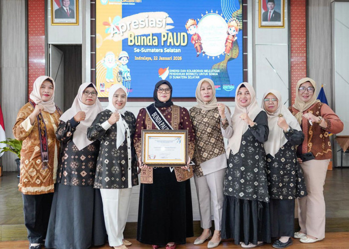 Hadiri HUT BPMP Indralaya, Bunda PAUD Muba Terima Penghargaan 