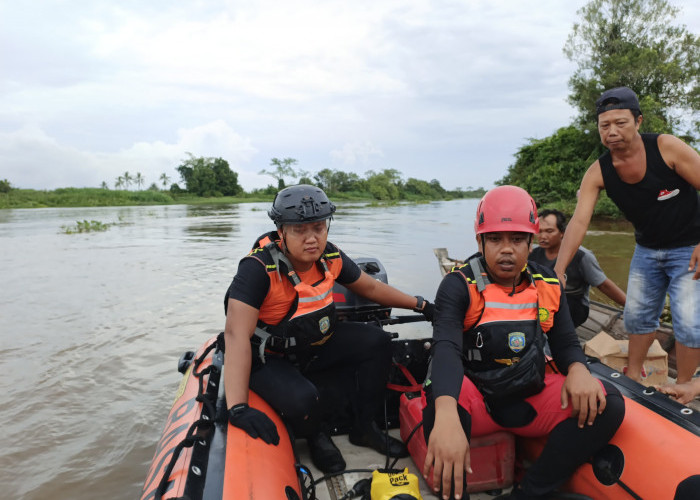 Tersapu Ombak, Perahu Sampan Terbalik