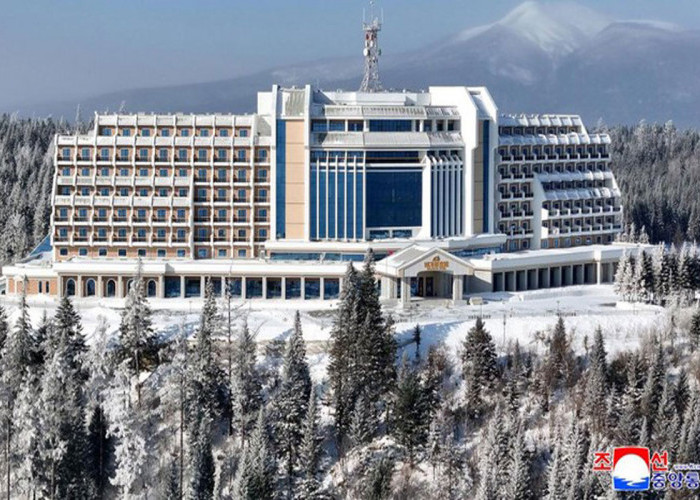 Bidik Wisatawan Asing, Kim Jong-un Resmrikan 5 Hotel Mewah di Pegunungan Samjiyon