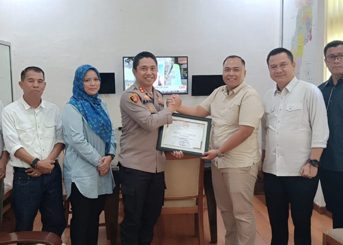 Polres Ogan Ilir Terima Penghargaan Dari KPU  Ogan Ilir  Atas Keberhasilan Pengamanan Pilkada 2024