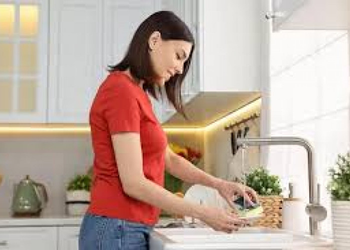 Ternyata Orang yang Rajin Cuci Piring Memiliki 7 Sifat Positif Ini! 