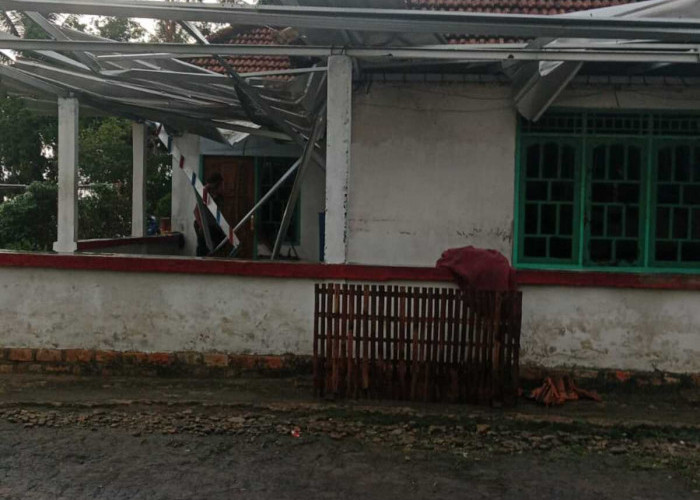 Angin Puting Beliung Ngamuk di Muara Telang Banyuasin, 50 Rumah Warga Rusak