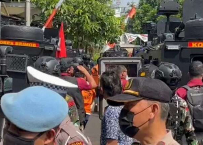 Rekonstruksi, 3 Tersangka Pakai Baju Tahanan, Ibu Putri Baju Putih dan Ferdy Sambo Belum Tampak