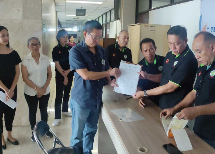 Peter Layardi Kembalikan Formulir Caketum PB PTMSI, Uang Pendafaran Diserahkan Berupa Cek