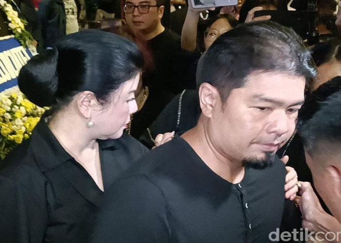 Keluarga Hotma Sitompul Apresiasi Desiree Tarigan dan Bams Melayat ke Rumah Duka
