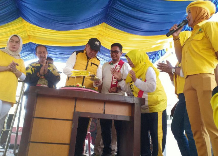 Senam Sehat, Permainan Tegakkan Botol, Potong Tumpeng, Warnai HUT Golkar Ogan Ilir 