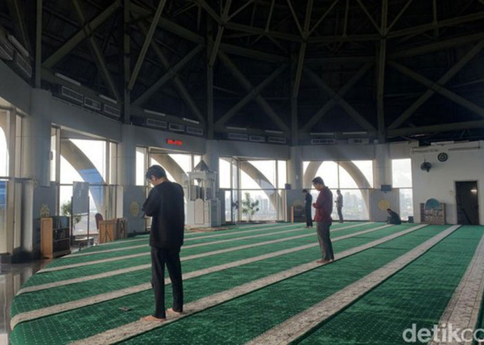 Salat di Masjid ini, Jemaah Bisa Saksikan View Kota Jakarta
