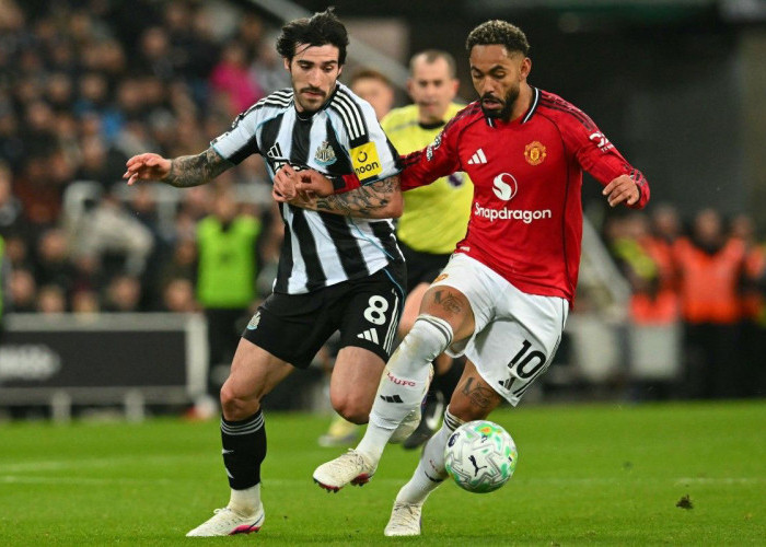 Diperkuat 10 Pemain, Newcastle United Tahan Imbang MU 1-1