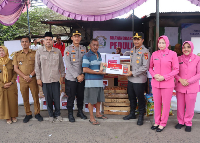 Kapolres Ogan Ilir Salurkan Bantuan Kemanusiaan  Korban Kebakaran Ibul Besar III