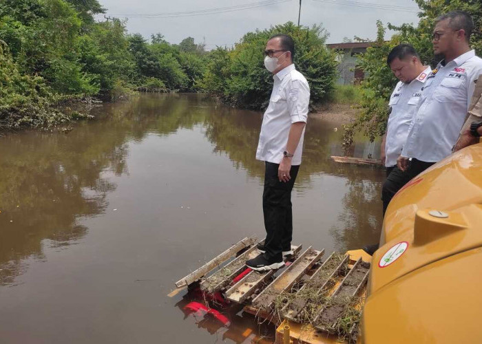 Cegah Banjir Warga Tanah Mas, Sungai Gasing Dinormalisasi