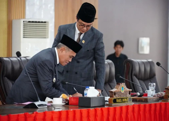 Wabup Ogan Ilir Hadiri Rapat Paripurna, Bah Dua Agenda Penting, Tanggapan Fraksi dan Nota Penjelasan LKPJ 2025