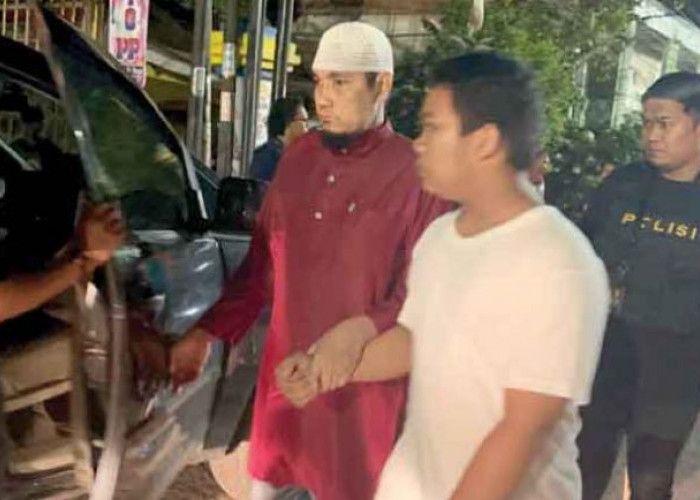 Pengelola Panti Asuhan di Palembang Diamankan Polisi Ditengah Sorak Sorai Warga yang Senang Pelaku Ditangkap