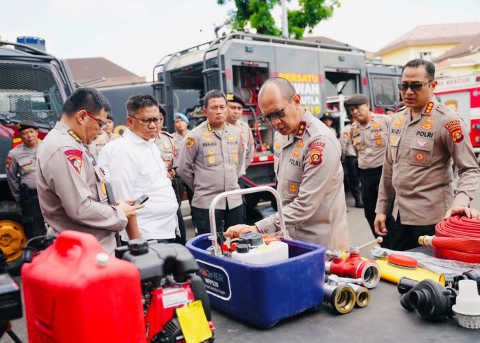 Hadapi Karhutla, Kapolda Sumsel Periksa Kendaraan dan Sarana Peralatan Pemadam Api