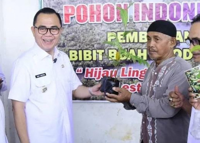 Pemkab Banyuasin Bagikan Bibit Cabe Kepada Masyarakat Bumi Sedulang Setudung