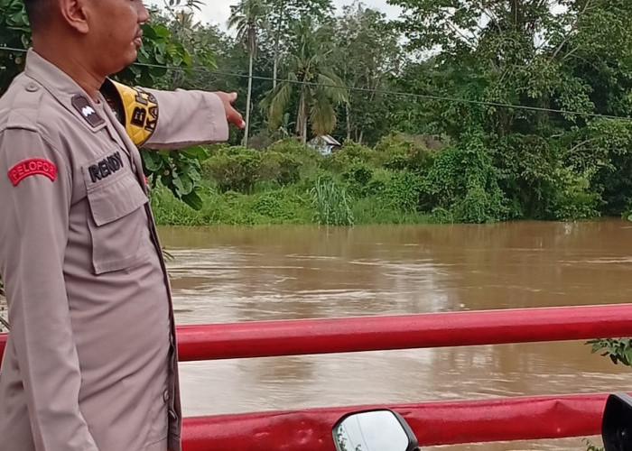 Waspada, Debit  Sungai Ogan Alami Peningkatan, Polsek Muara Kuang Lakukan Pengecekan
