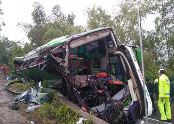 1 WNI Meninggal Dunia Dalam Kecelakaan Bus Pariwisata di Malaysia
