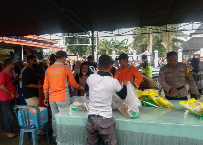 2000 Paket Sembako Ludes Terjual, Polres Ogan Ilir -PT SPF Gelar  Pasar Murah di Dua  Titik