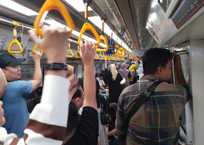 Penumpang LRT Sumsel Membeludak, PT KAI Tambah Kereta