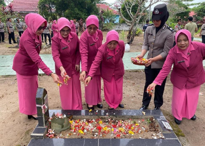 Kapolres Ogan Ilir  Pimpin Upacara Ziarah dan Tabur Bunga Peringatan Hari Bhayangkara ke-79