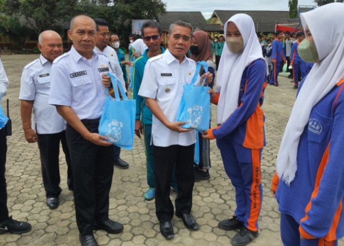 Wabup Ogan Ilir  H Ardani Launching Gerakan Bergizi Nasional di SMAN 1 Indralaya Utara
