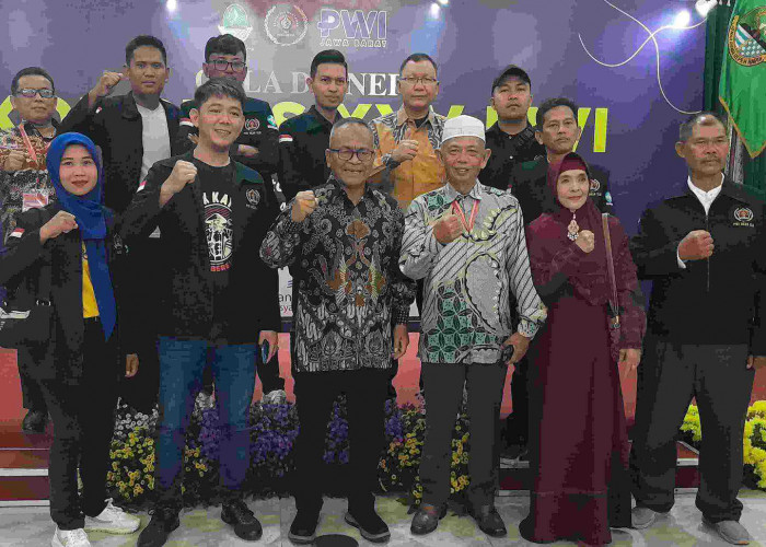 Pengurus PWI Ogan Ilir Hadiri Gala Dinner Kongres XXV PWI di Bandung.