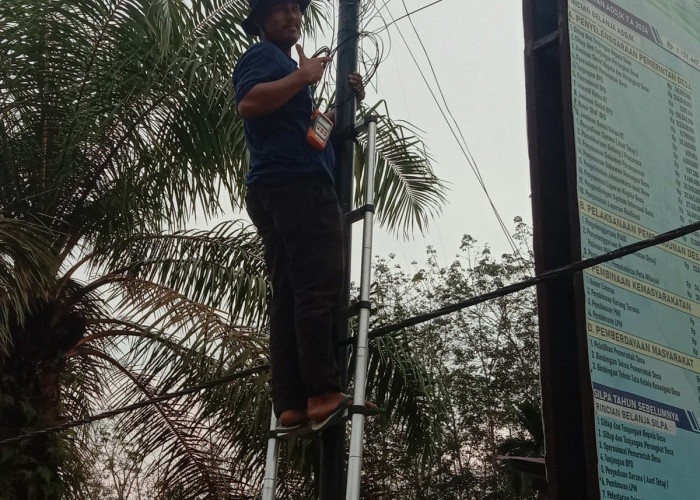 Atasi Blankspot, Desa Pangkalan Tungkal Pasang Internet Satelit