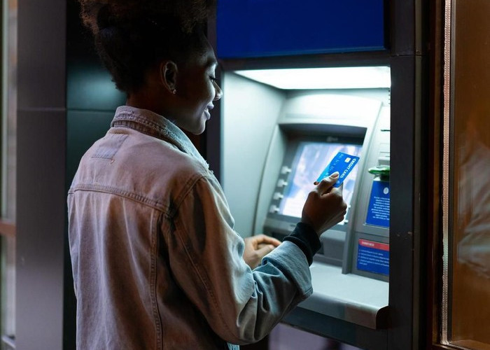 Bahagianya Warga Tuvalu Menyambut Kehadiran Mesin ATM, Warga-PM Potong Kue Raksasa