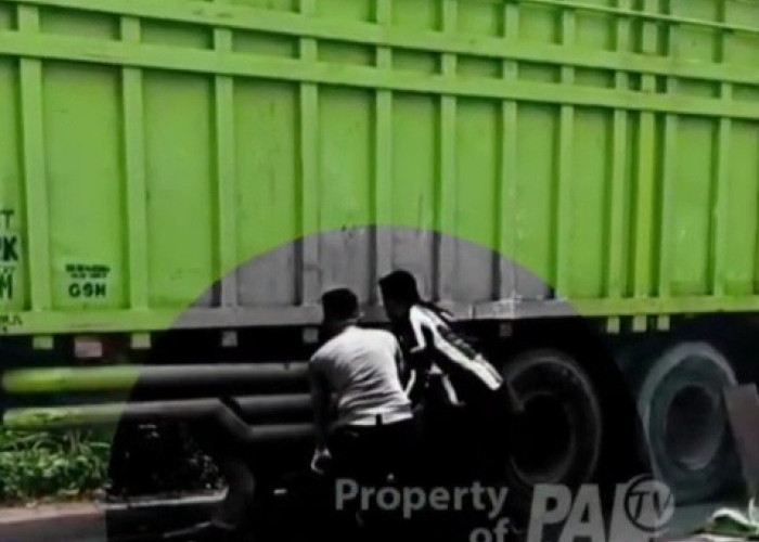 Pengendara Sepeda Motor Tewas,  Usai Tabrak Truk Trailer  Dari Belakang