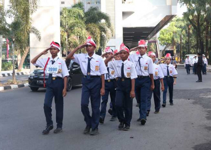 Meriahnya Lomba Gerak Jalan SD-SMP di Palembang