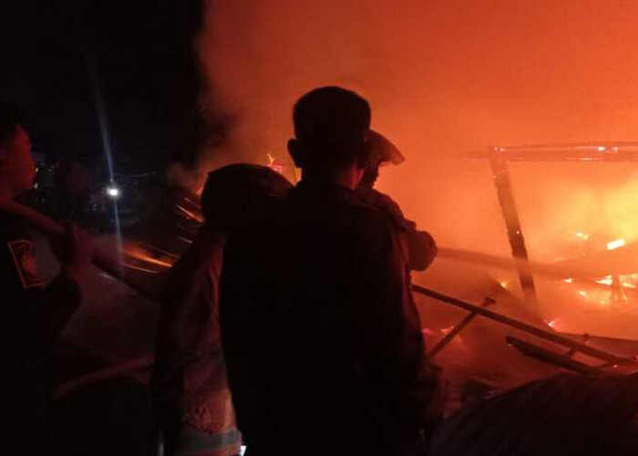 Lupa Mematikan Kompor, Rumah Ketua RT di Banyuasin Terbakar