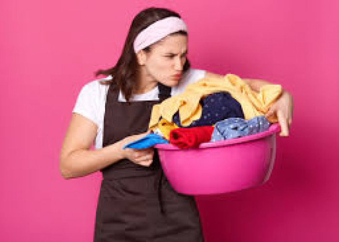 Begini Tips Mengatasi Pakaian Masih Bau Setelah Dicuci dan Penyebabnya
