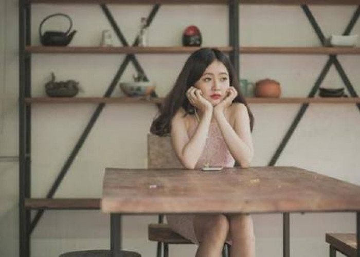 7 Tanda Kepribadian Seseorang yang Mudah Merasa Bosan saat Berada di Keramaian