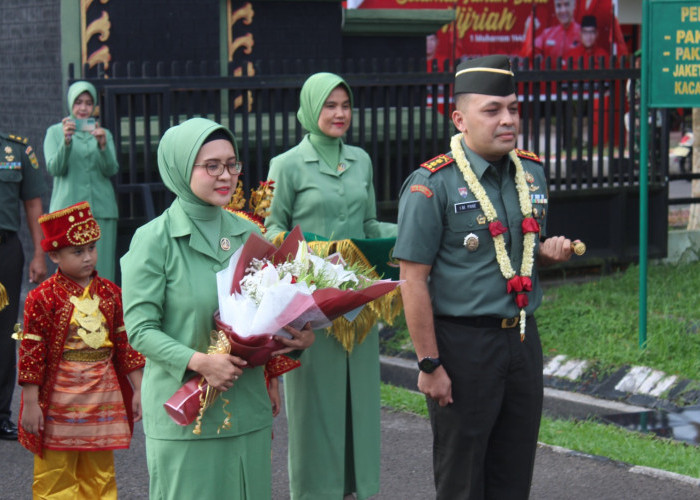 Tradisi Penyambutan Dandim Baru 0402/OKI Berjalan dengan Hikmat