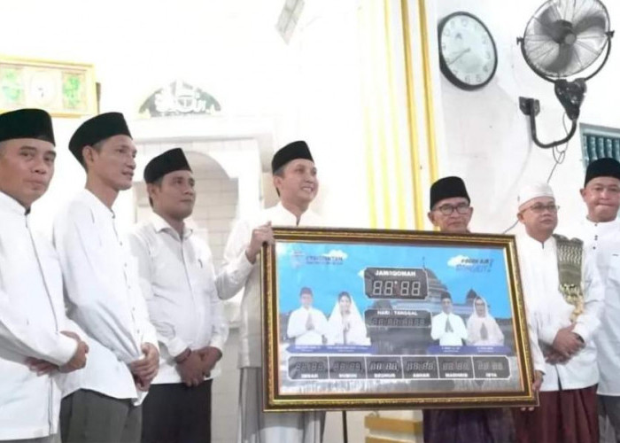 Safari Ramadhan, Bupati Panca Serahkan Rp 10 Juta Untuk  Masjid 