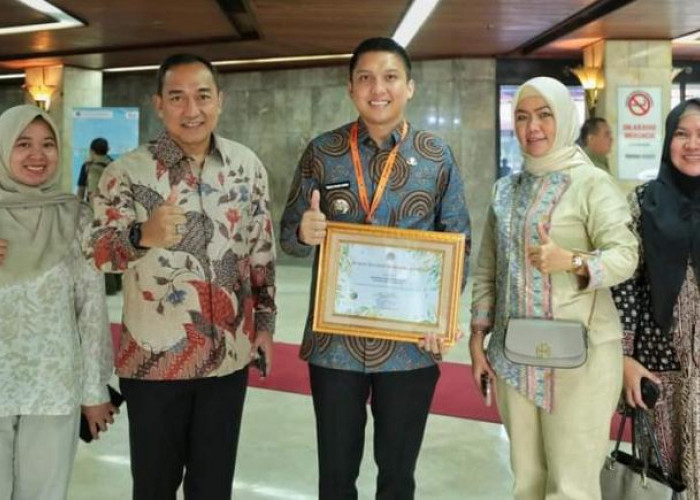 Bupati Ogan Ilir Raih Penghargaan “Program Kampung Iklim” Dari KLHK RI