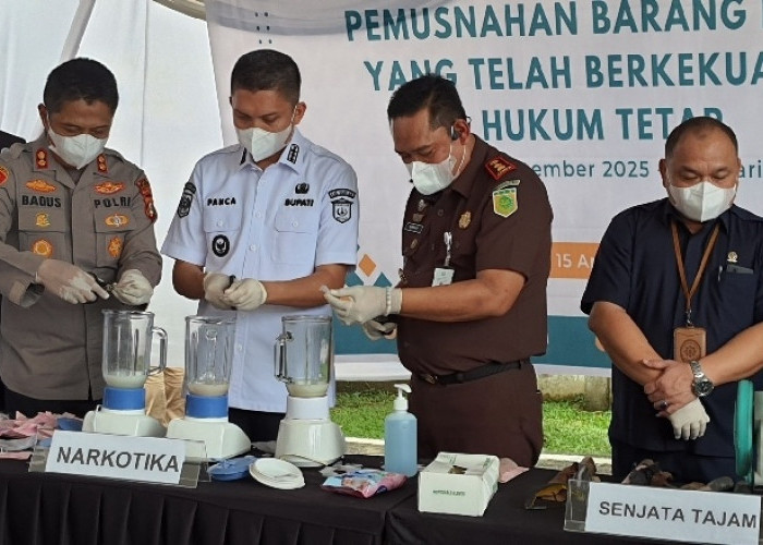 Bupati Panca Ikut Musnahkan Narkotika dan BB Inkracht Lainnya di Kejari