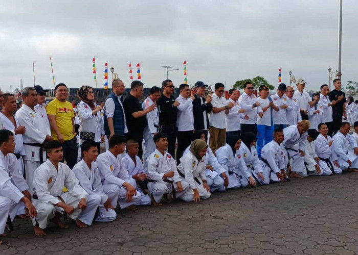 Hadiri Latihan Bersama Perdana INKADO, Pj Wako Palembang Motivasi Karateka Pelajar 