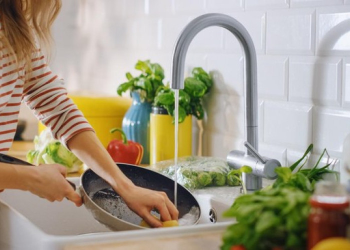 7 Tanda Kepribadian Seseorang yang Langsung Bersih-bersih Dapur saat Memasak