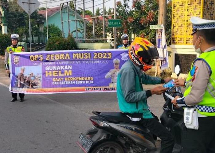 Ingat.. Berbonceng Bertiga Pelanggaran Berlalu Lintas 