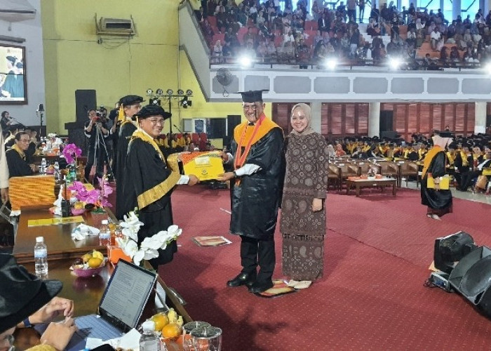 Sekda Provinsi  Sumsel Edward  Candra Bergelar Doktor, Ikuti  Wisuda Unsri Ke-180