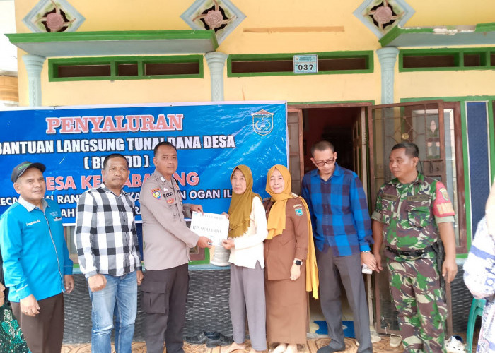 BLT di Desa Kertabayang Ogan  Ilir Disalurkan,  Polsek  Rantau Alai Lalukan Pengamanan