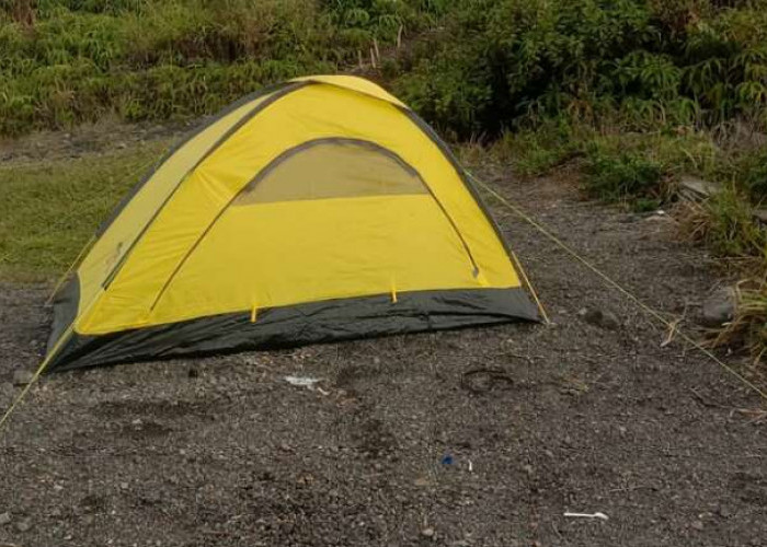 Misteri Tenda Kuning di Bukit Kaba, Hayo Siapa yang Punya? Sudah 5 Hari Tanpa Penghuni di Atas Sana 